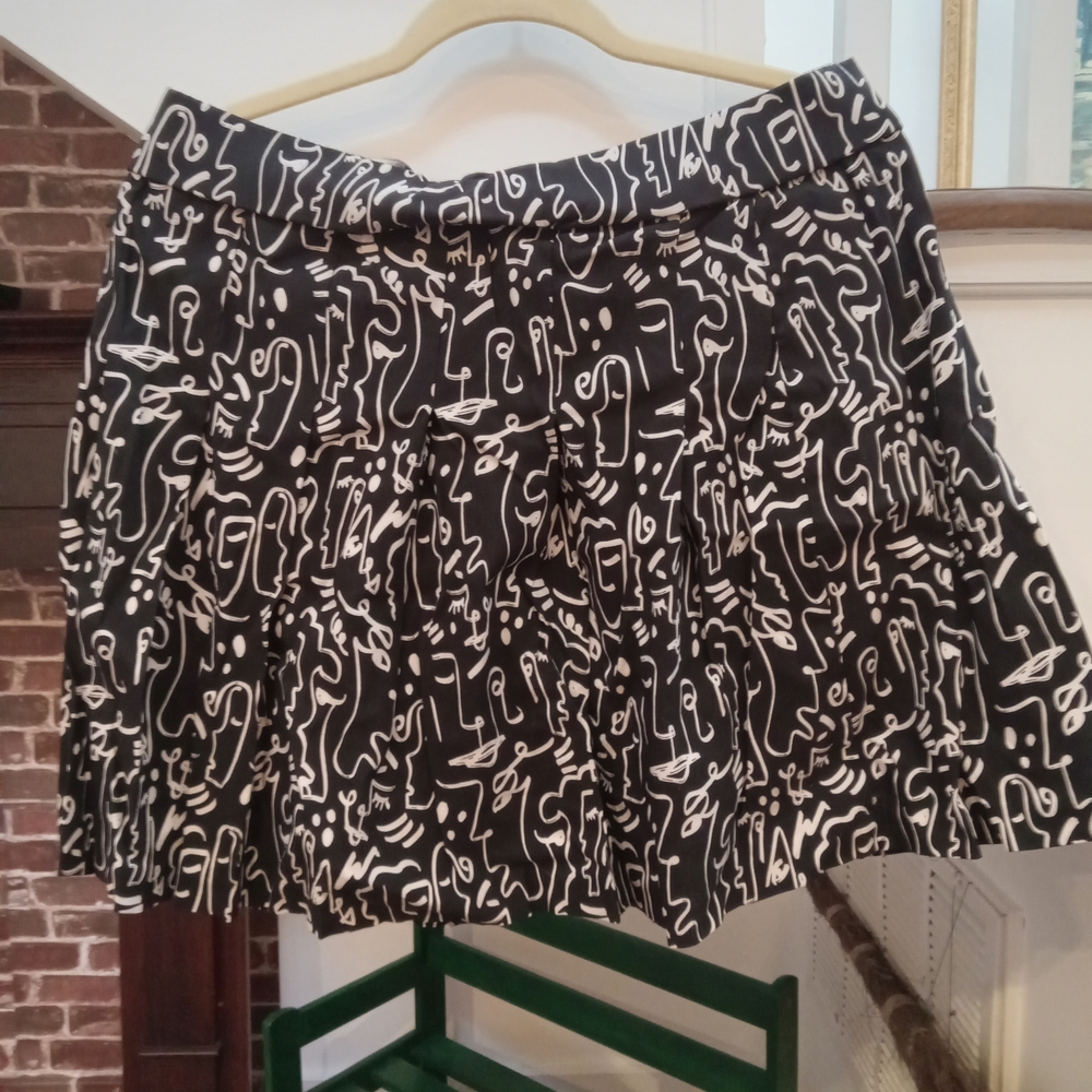 Chic Black and White Women's Mini Skirt